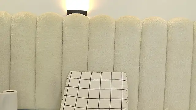 Juliabadlee online show from November 2025 10:01:01 PM