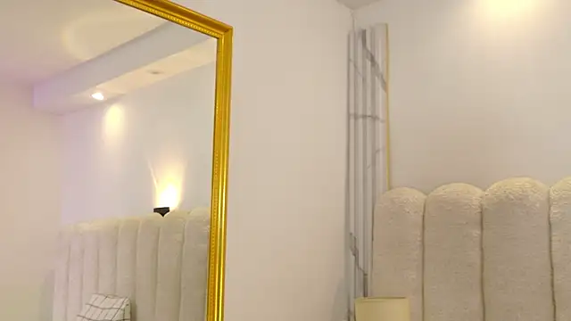 Juliabadlee online show from November 2025 08:23:02 PM