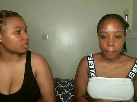 Snapshot of R-thequeen chatting on March 2025 09:48:02 PM R-thequeen online show from March 2025 09:48:02 PM