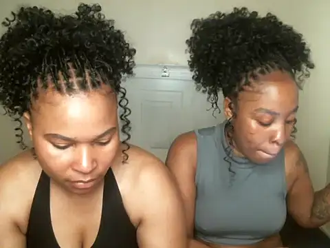 Snapshot of R-thequeen chatting on September 2025 11:21:01 AM R-thequeen online show from September 2025 11:21:01 AM