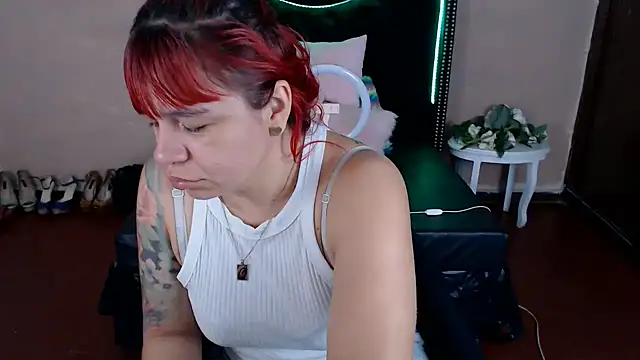 Snapshot of VioletaaaSlave chatting on June 2026 11:01:01 AM VioletaaaSlave online show from June 2026 11:01:01 AM