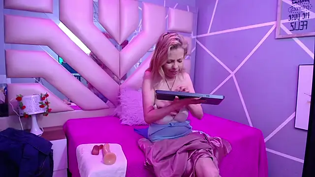 sophia ny online show from February 2025 11:09:02 PM