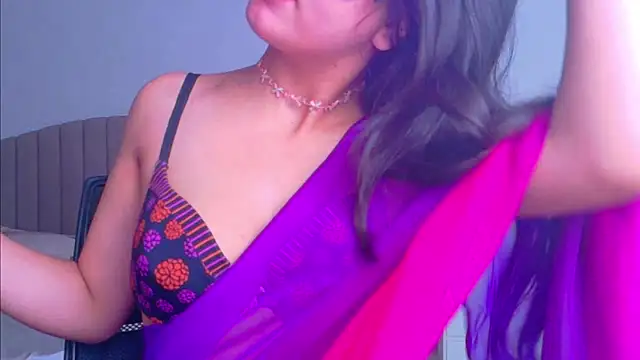 Snapshot of Aashika-Kaur chatting on September 2025 04:45:02 AM Aashika-Kaur online show from September 2025 04:45:02 AM