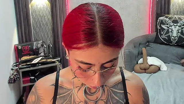 selene red  online show from February 2025 07:38:01 PM