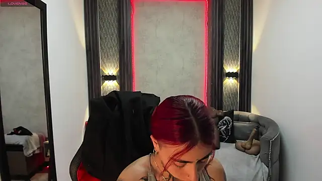 selene red  online show from March 2025 04:07:02 PM