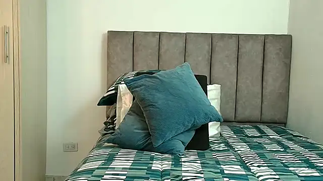 karina lewis  online show from March 2026 03:47:01 AM