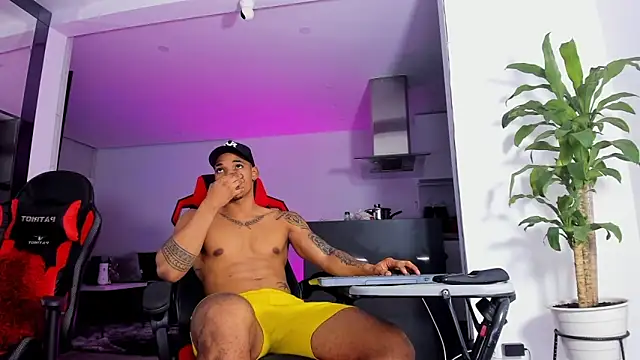 TROYWESLY- online show from February 2025 01:41:01 AM