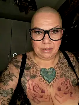 Snapshot of gepiercte_nippel chatting on December 2024 02:28:01 PM gepiercte nippel online show from December 2024 02:28:01 PM