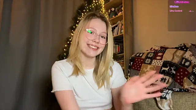 Snapshot of HoneyAudrey chatting on December 2024 11:29:02 PM HoneyAudrey online show from December 2024 11:29:02 PM
