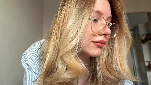 Snapshot of HoneyAudrey chatting on February 2025 03:48:01 AM HoneyAudrey online show from February 2025 03:48:01 AM