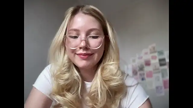 Snapshot of HoneyAudrey chatting on September 2025 02:49:02 AM HoneyAudrey online show from September 2025 02:49:02 AM