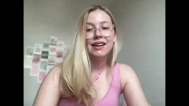 Snapshot of HoneyAudrey chatting on October 2025 02:29:01 AM HoneyAudrey online show from October 2025 02:29:01 AM