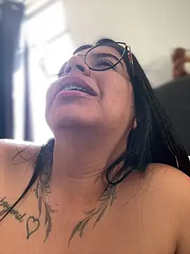 Devilsweet17 online show from April 2026 02:22:01 PM