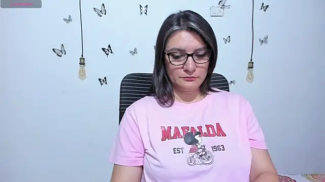 Amie Adams82  online show from April 2026 02:37:01 PM