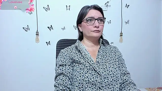 Amie Adams82  online show from April 2026 01:16:02 PM