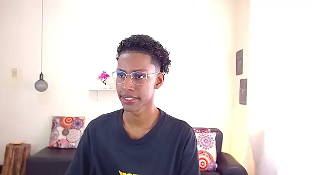 maiki18  online show from March 2025 01:40:01 PM