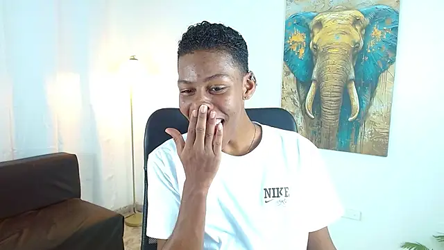 maiki18  online show from December 2025 08:37:02 PM