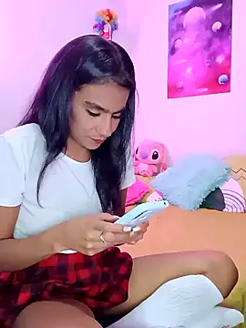 Snapshot of Leslly_ chatting on December 2024 08:32:01 PM Leslly online show from December 2024 08:32:01 PM