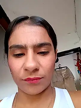 Snapshot of Leslly_ chatting on January 2025 06:19:02 PM Leslly online show from January 2025 06:19:02 PM