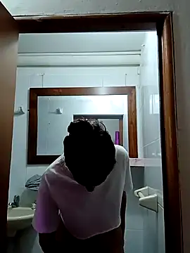 Snapshot of Leslly_ chatting on January 2025 02:09:02 AM Leslly online show from January 2025 02:09:02 AM