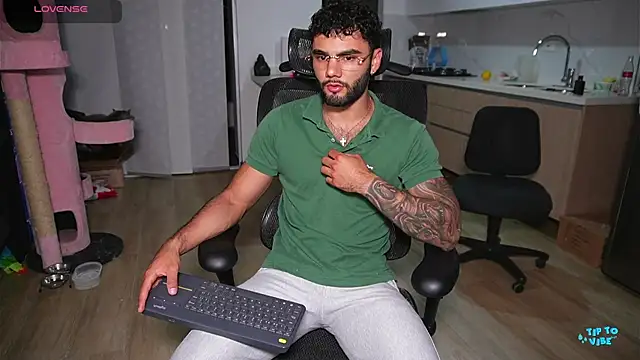 Derek w online show from December 2024 11:35:02 PM