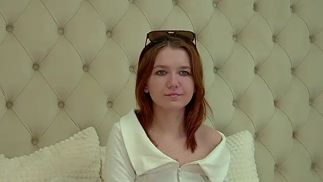 LessySmith online show from March 2025 04:44:02 PM