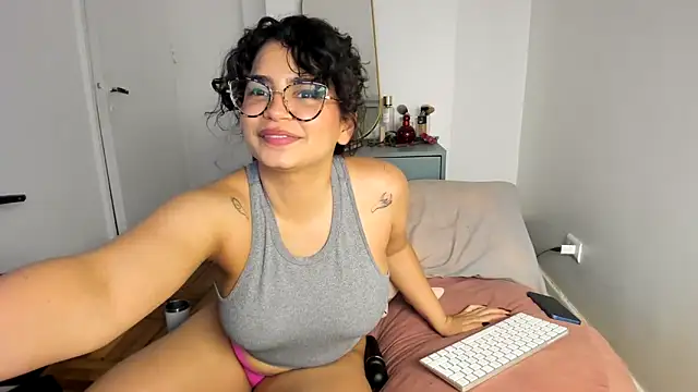 cinnamon rosa online show from February 2025 12:53:02 AM