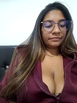 Sofythom1 online show from December 2025 01:13:01 AM