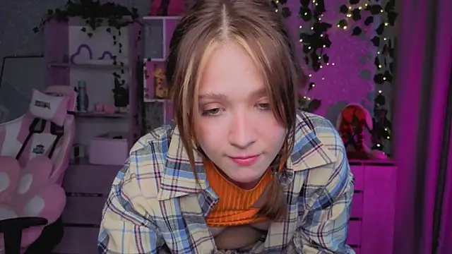 Snapshot of luna_cross chatting on April 2026 07:45:01 AM luna cross online show from April 2026 07:45:01 AM