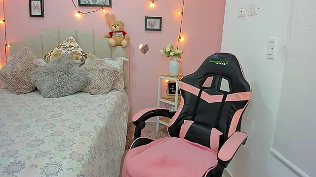 Snapshot of emilyharrix chatting on November 2025 08:52:01 PM emilyharrix online show from November 2025 08:52:01 PM