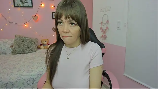 emilyharrix online show from April 2026 09:28:01 PM