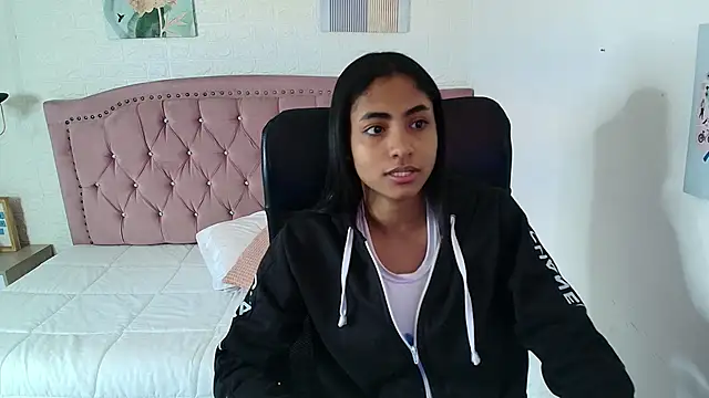 shaneelle online show from September 2025 03:06:01 AM