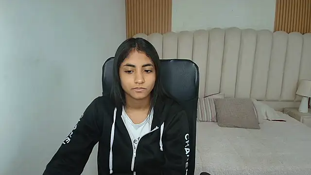 shaneelle online show from April 2026 03:01:02 AM