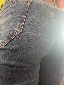 izanmiller2001 online show from September 2025 05:48:01 PM