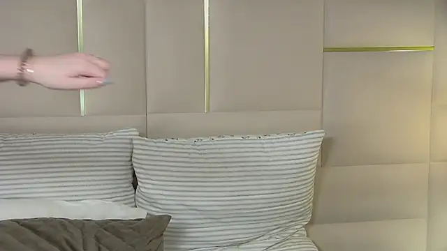 AliceMoreno online show from October 2025 05:04:02 PM