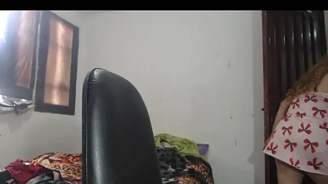 BustyAmanda online show from April 2026 01:29:02 PM