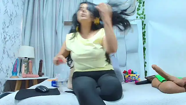 Snapshot of _Marcela__ chatting on October 2025 12:28:01 PM Marcela online show from October 2025 12:28:01 PM