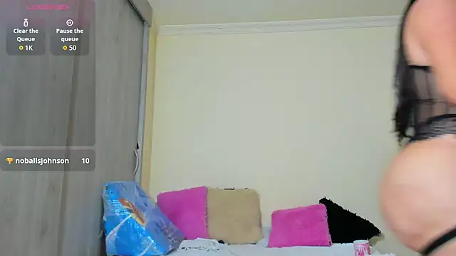 ValeryJohanson  online show from January 2026 10:45:01 PM