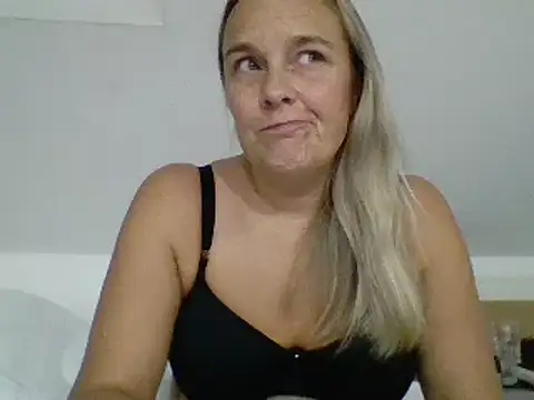 scrummymummy2 online show from November 2025 09:36:01 PM