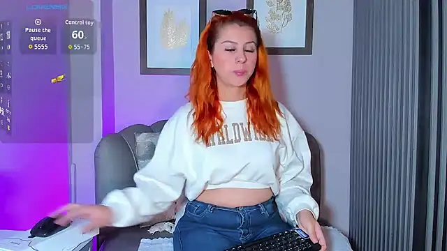 Nahiajhonson  online show from October 2025 01:00:01 PM