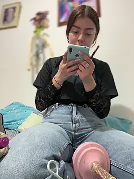 Cloew Marz online show from April 2026 04:33:02 PM