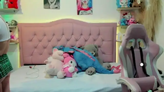 Mia foxx  online show from November 2025 08:05:01 PM