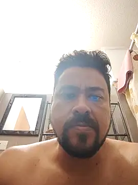 Snapshot of LatinMar chatting on April 2026 12:44:02 PM LatinMar online show from April 2026 12:44:02 PM