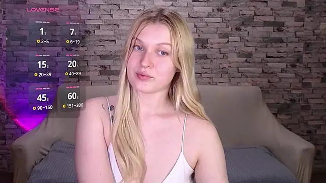 Snapshot of EmiliaDuchess chatting on April 2026 05:52:01 PM EmiliaDuchess online show from April 2026 05:52:01 PM