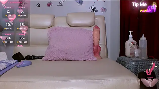 escarlett hott online show from July 2026 09:01:02 PM