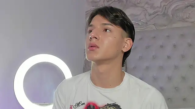 Snapshot of Kev_jenner chatting on September 2025 07:46:02 PM Kev jenner online show from September 2025 07:46:02 PM