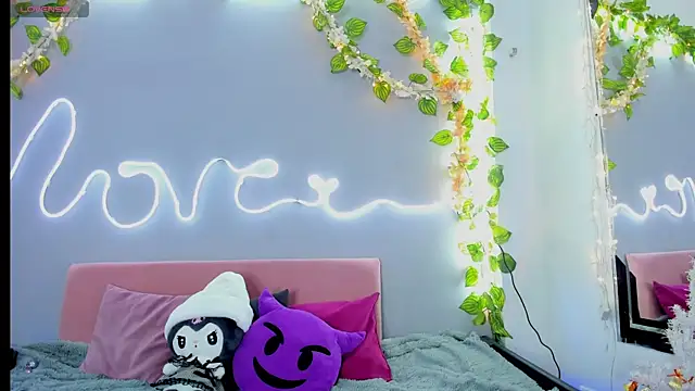 YouliteSllut2 online show from December 2024 08:36:02 PM