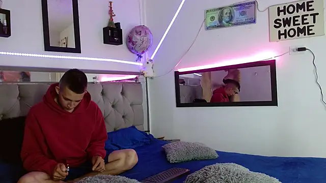 parejacaliente20154 online show from February 2025 12:09:02 PM