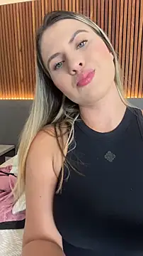 Snapshot of EmiilyAdams_ chatting on June 2026 10:08:01 PM EmiilyAdams online show from June 2026 10:08:01 PM