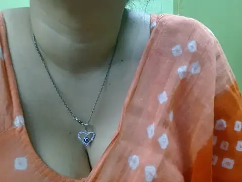 Snapshot of LOVERIAKOL chatting on May 2026 06:35:01 PM LOVERIAKOL online show from May 2026 06:35:01 PM